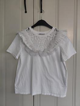 36 ZARA wit ruffle -HN