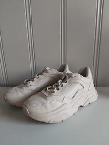 39 H&M sneakers -CH