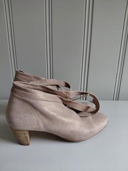 41 KOP en STAART leer strik -BH