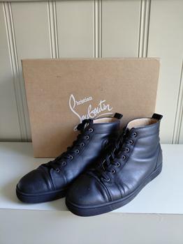 43.5 CHRISTIAN LOUBOUTIN -MJ