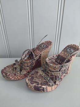 39 SACHA zomerse sandaal sleehak