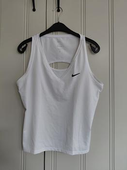 40 NIKE witte toop