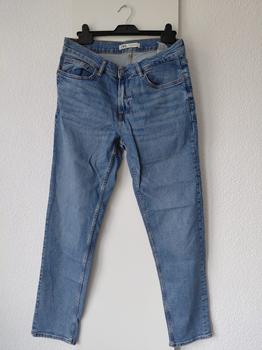 40 ZARA regular fit jeans