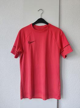 38 NIKE sport red