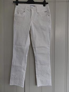 36 RED BUTTON broderie -TS