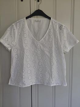 40 VILA wit broderie -KR