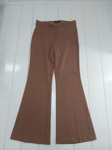 40 PULL & BEAR bruine flared -NM