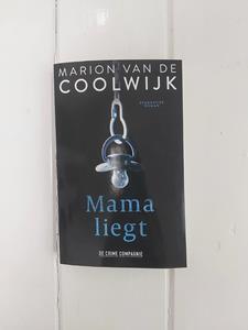 Marion van de Coolwijk MAMA LIEGT 