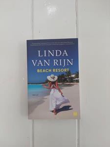 Linda van Rijn BEACH RESORT 