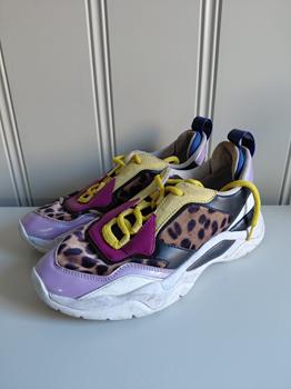 39 GUESS sneakers -KO