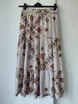 38 ISAY lange rok -NM